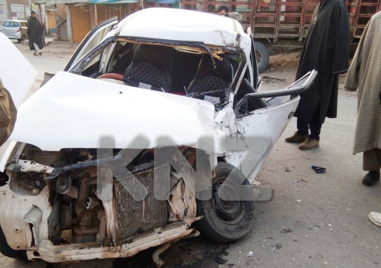 Three injured in road accident in Ganderbal