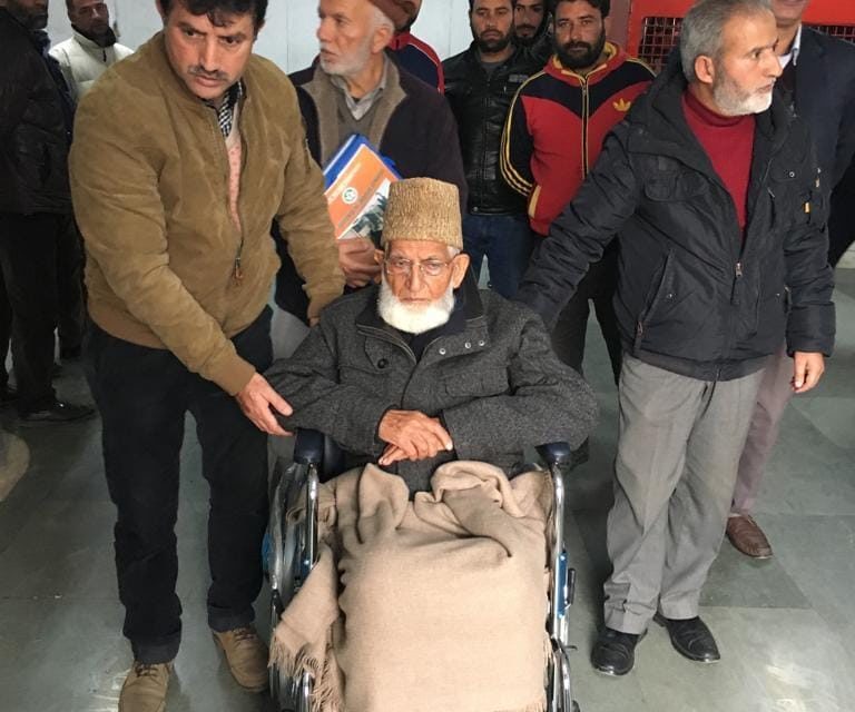Ailing Geelani taken to SKIMS Soura for medical check up