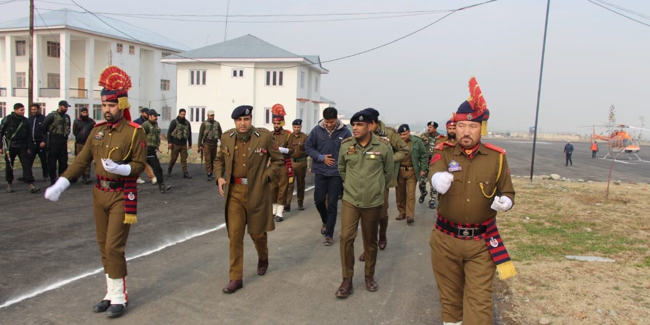 IGP Kashmir visits Shopian, Reviews security arrangements for Panchayat elections