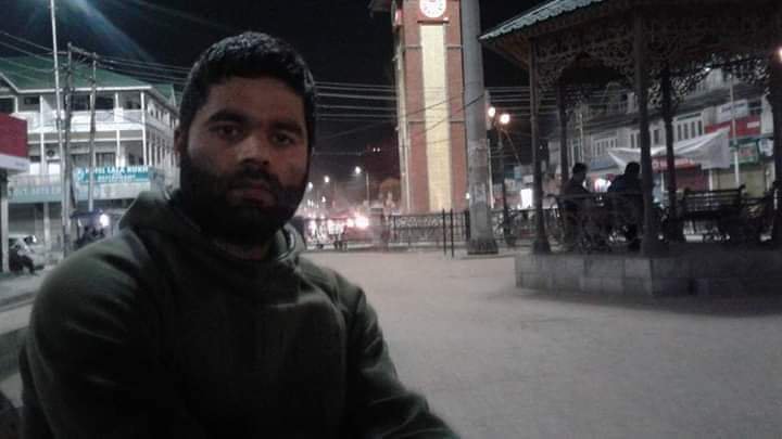 Hizb commander’s picture at Ganta Ghar goes vial on social