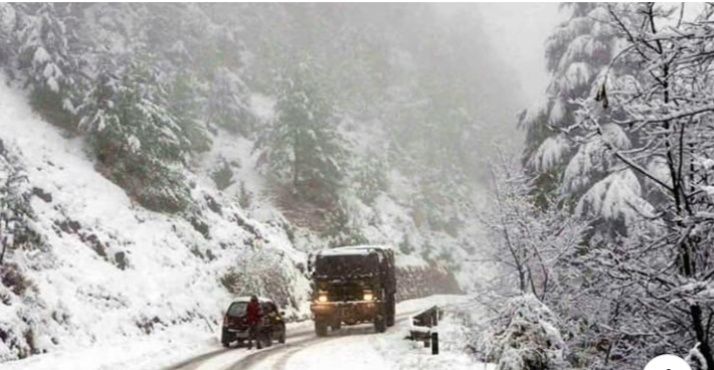 Fresh snowfall closes Mughal road.