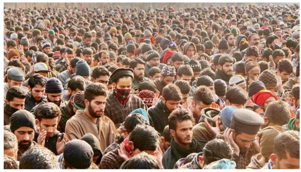 Pro-freedom slogans, dirges, wedding songs mark funeral prayers of slain militant teenagers in north Kashmir’s Hajin