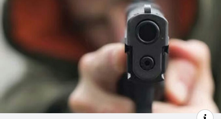 Flash :Gunmen shot a man in Tral