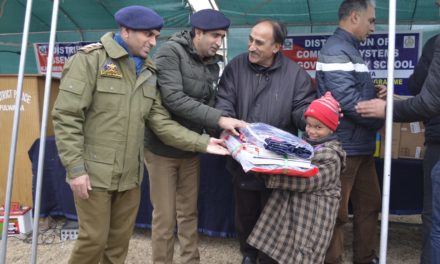 Pulwama police distributes items to Government School, needy persons of the area