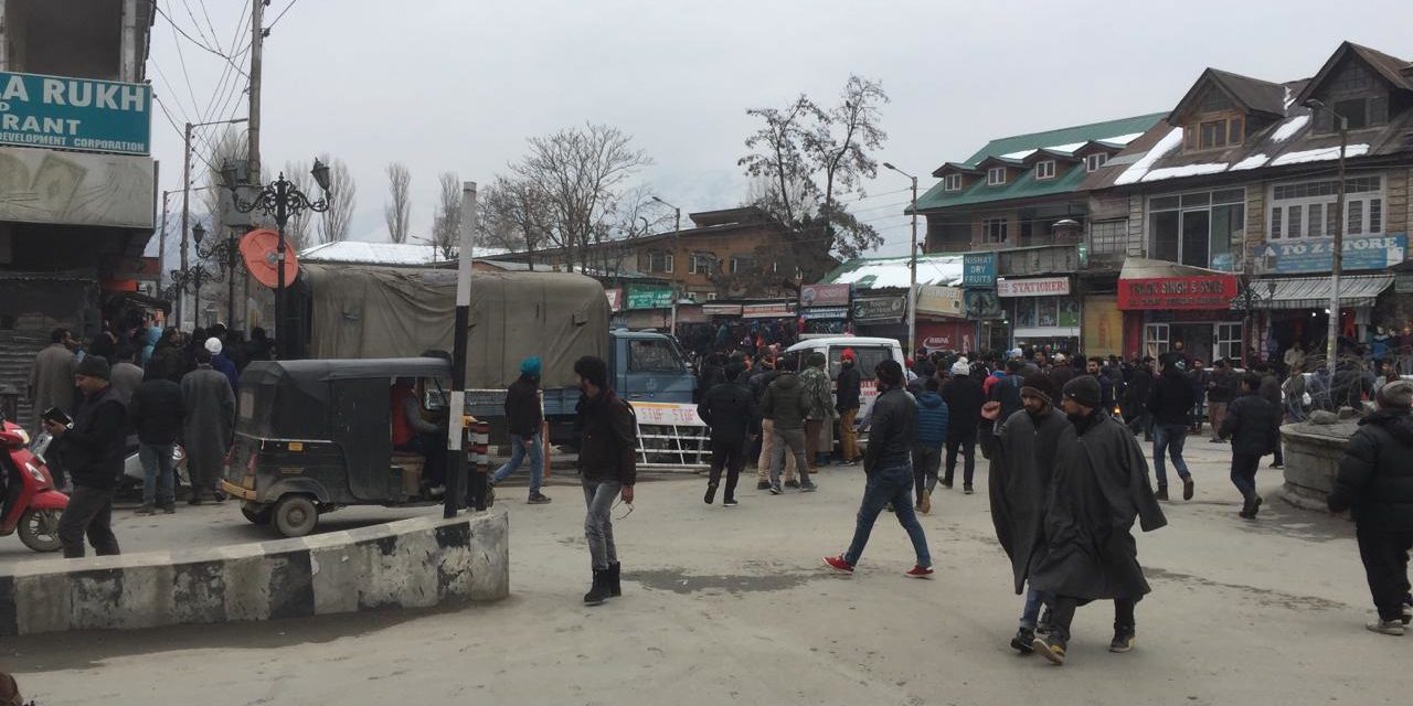 Flash:Grenade attack on CRPF party in Srinagar