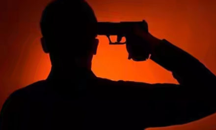 ﻿Cop shoots himself in Budgam