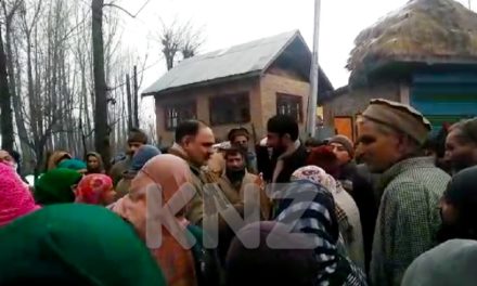 Multiple protest in Ganderbal against power Development Department,demanding immediate restore of power