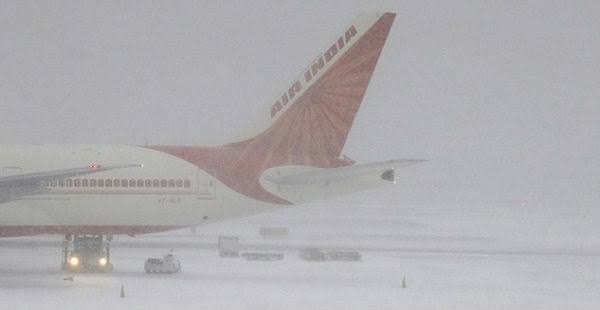 Intermittent snowfall in Kashmir hits flight operations at Srinagar airport