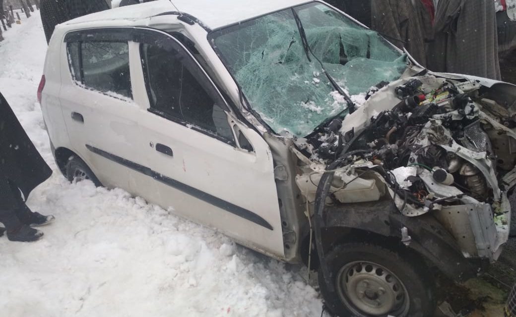 Driver injured in road accident In Ganderbal