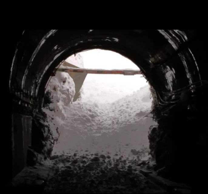 Avalanche hits Jawahar tunnel along Srinagar-Jammu highway