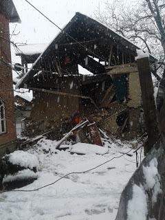 Residential house damaged, occupants escape unhurt in Anantnag