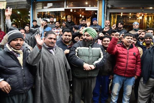 Sikhs, Pandits protest against attacks on Kashmiris outside Valley