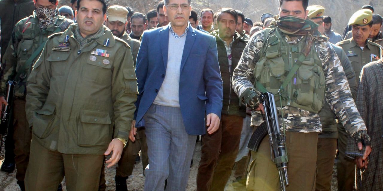 DDC Ganderbal visits Kondbal mountain slip area