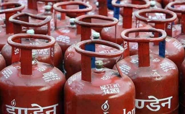 LPG crises hit Kashmir as supply of domestic LPG to distributors reduced to 30 percent