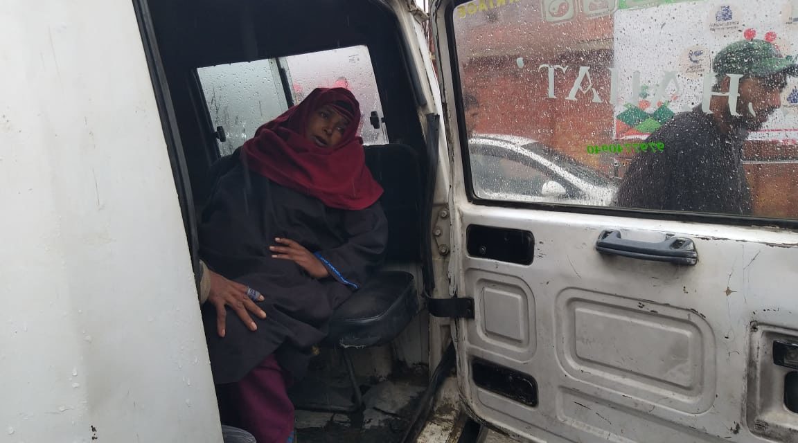 Woman delivers baby in cab as hospital ‘refuses’ ambulance