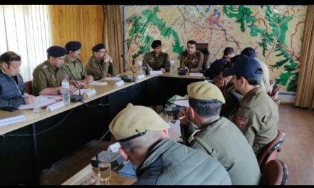 IGP KASHMIR VISITS BUDGAM, CHAIRS A MEETING TO REVIEW POLL PREPAREDNESS