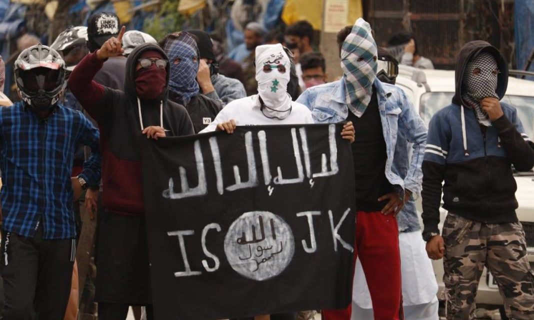 Five injured as clashes erupt in Srinagar’s Nowhatta area post Friday prayers