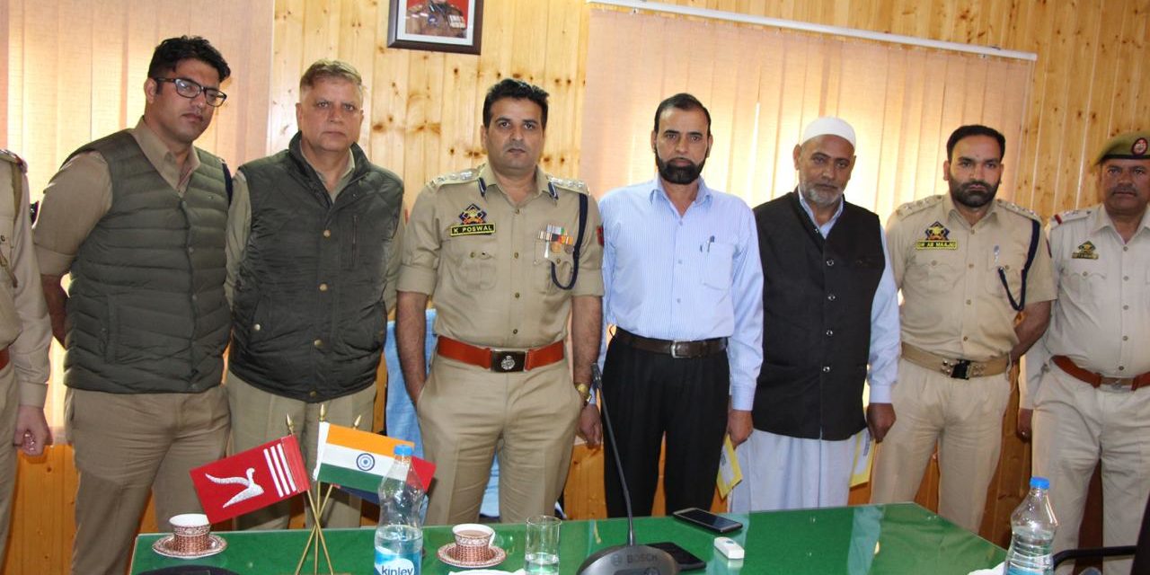 Ganderbal Police Gave Warm Send Off three Retiring Police Officers