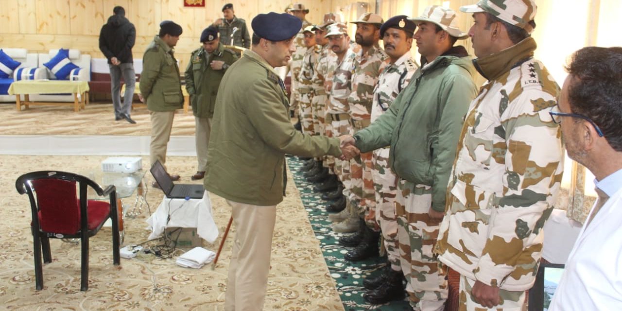 IGP Kashmir visits Kargil, Chairs a meeting to review poll preparedness