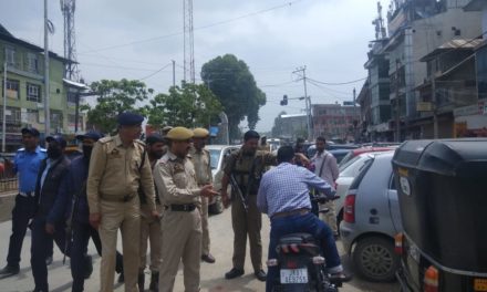 Srinagar police launches drive against wrong parking and encroachment