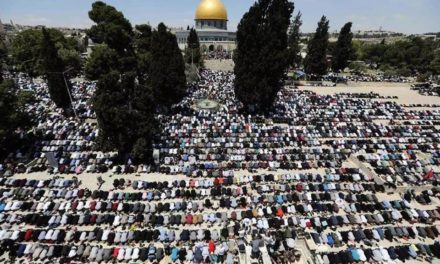Despite restrictions by Israel, 1,80,000 Muslims offer prayers at Al-Aqsa on first Friday of Ramazan