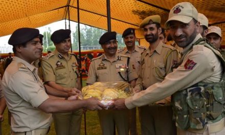 DGP visits Shopian, Pulwama, interacts with officers