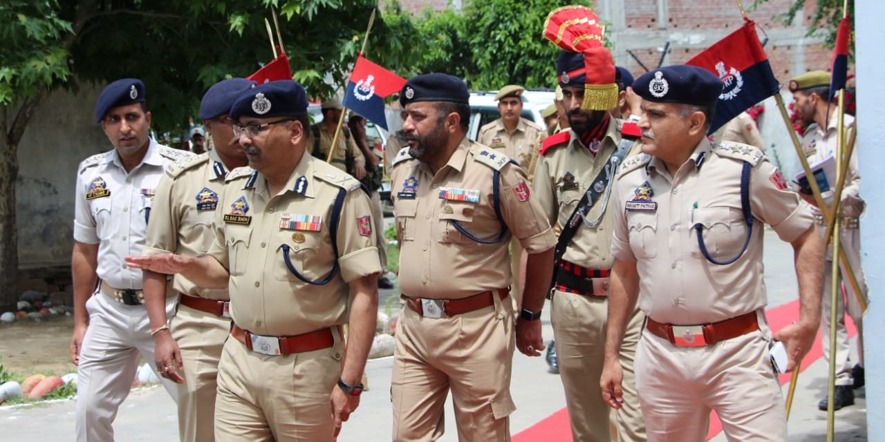 DGP chairs officers’ meeting at Kishtwar, Baderwah reviews law & order/security situation