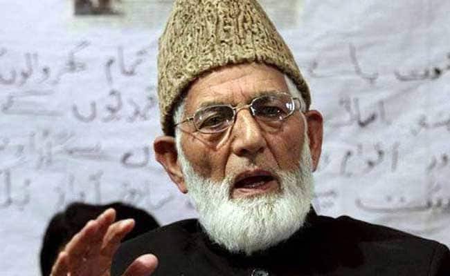 Geelani pays tributes to slain civilians, militants