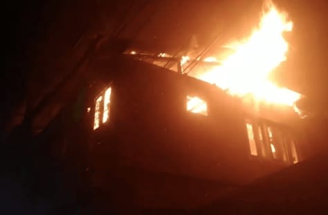 Fire guts 2nd storey of Al-Noor masjid in North Kashmir