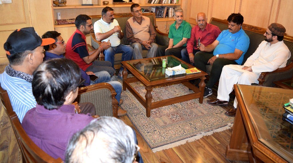 Kashmiri Pandit delegation visits Mirwaiz, say ‘don’t want to live in separate colonies’