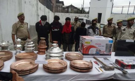 Srinagar police busts burglars gang; 05 burglars arrested, stolen property worth lacs recovered