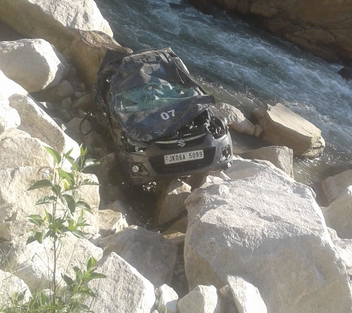 Police officer dies in Doda road accident