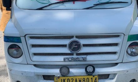 Vehicle Carrying Yatries Seized On Mugal Road For Defying Govt Order