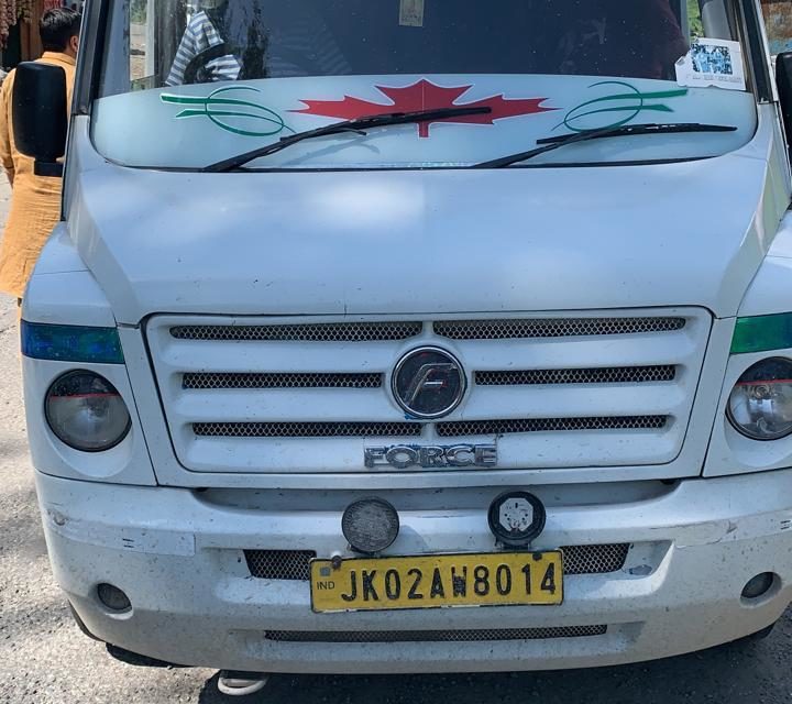 Vehicle Carrying Yatries Seized On Mugal Road For Defying Govt Order