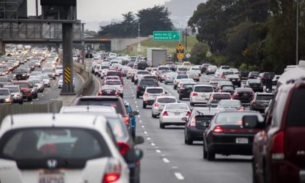 Massive traffic jam on Srinagar-Leh highway near Zojila Pass