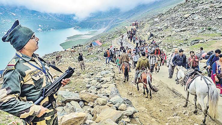 Northern army commander reviews Amarnath Yatra security
