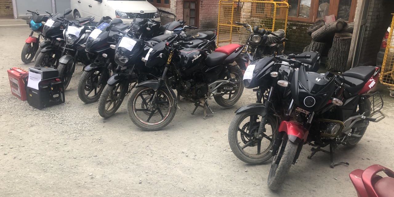 Pulwama Police busts gang of bike lifters, 12 Stolen bikes recovered