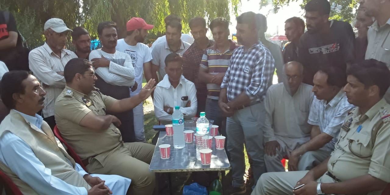 SDPO Zakura organised Police- Public meeting at Dargah Hazratbal