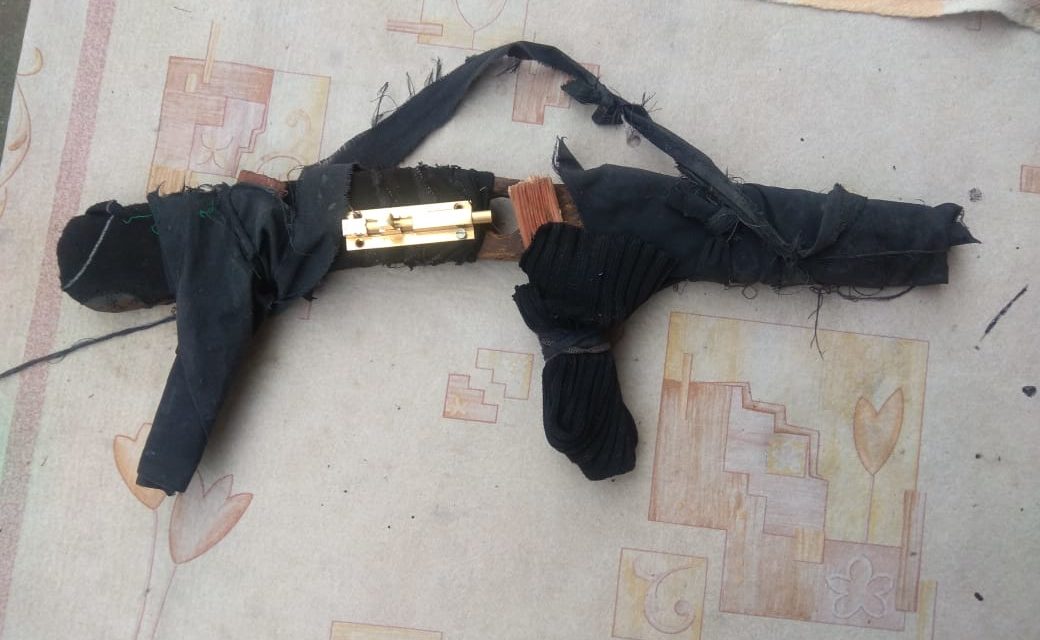 Robbers brandishing with toy guns loot Sopore family