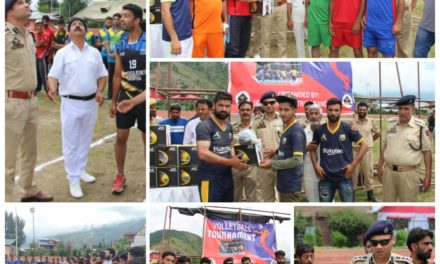 Bandipora police organizes ceremonial volleyball match, distributes volleyball kits among teams