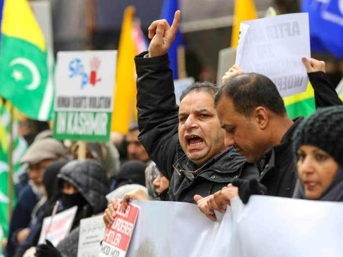 Hundreds in London protest against India’s treatment of Kashmir: Report