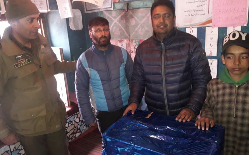 Budgam police donates computer system to Government school