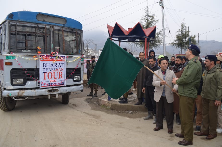 Baramulla police organises Bharat Darshan Tour
