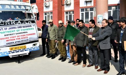 DDC G’bal flagged off 20 Progressive Fish Farmers under ATMA