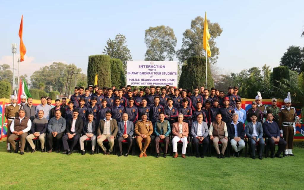 DGP, senior officers interact with Bharat Darshan tour students; Students express gratitude to PoliceShare your experiences in schools: DGP advises students