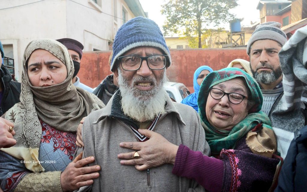 Lawaypora shootout:- Relatives of injured youth protest in Srinagar