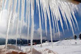 Cold wave continues in Kashmir, Gulmarg freezes at minus 10.
