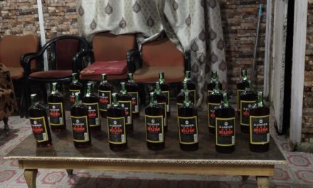Srinagar police arrests bootlegger, recovers illicit liquor