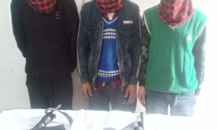 Srinagar Police busts highway robbers gang, three arrestedDummy guns and stolen property recovered