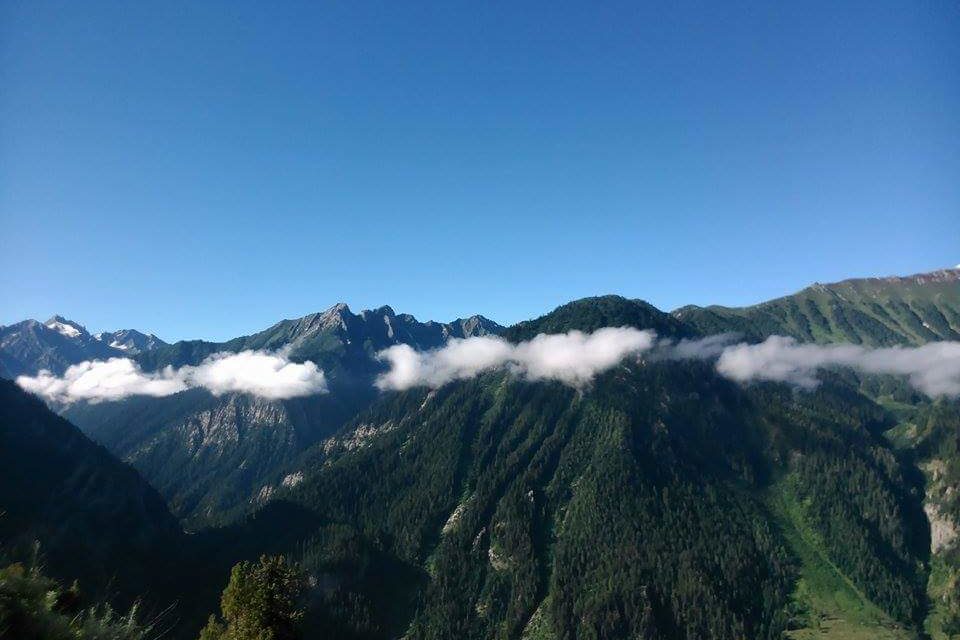 Bandipora admin airlifts 194 stranded passengers from Gurez, Bandipora